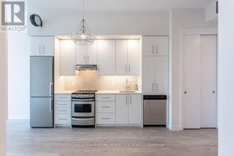 40 Esplanade Ln in Grimsby, ON - Building Photo - Building Photo