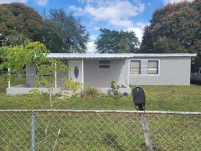 2351 NW 132nd St in Miami, FL - Building Photo - Building Photo