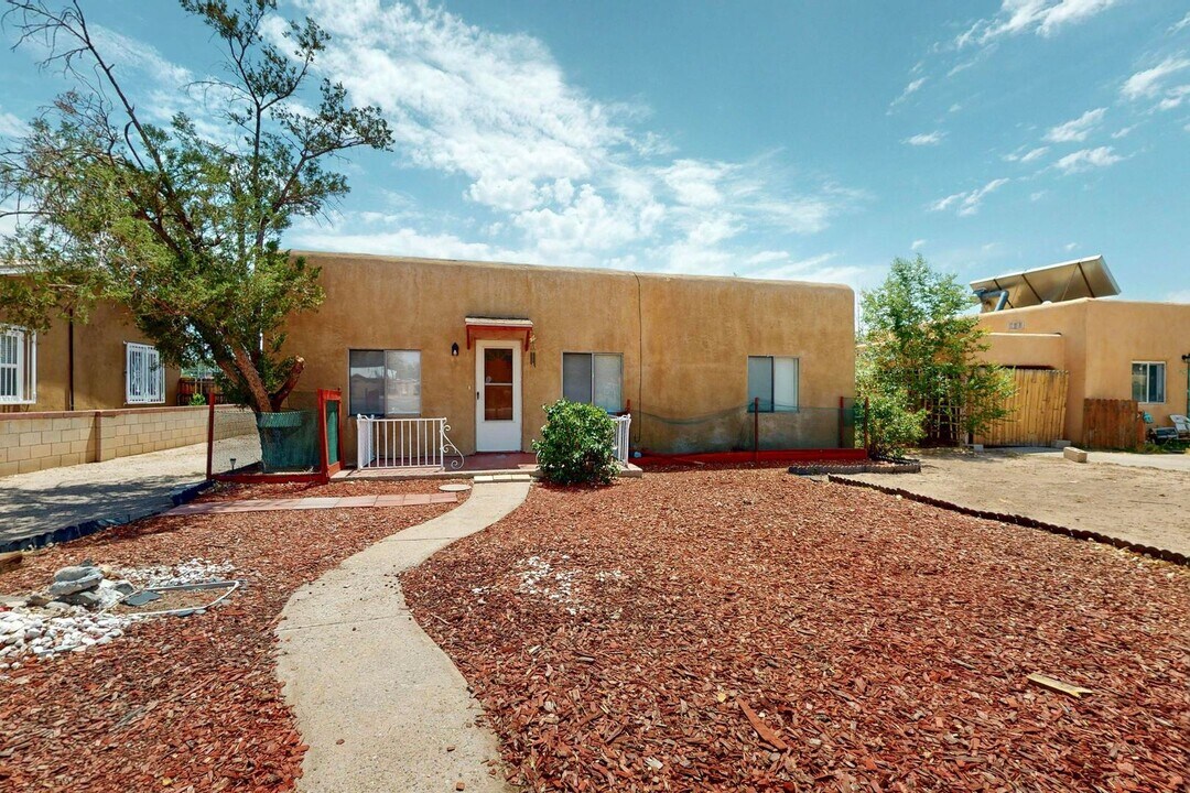 5016 5th St NW in Albuquerque, NM - Building Photo