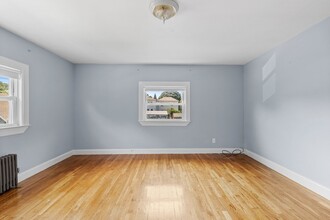 869 Granite St-Unit -2 in Braintree, MA - Foto de edificio - Building Photo