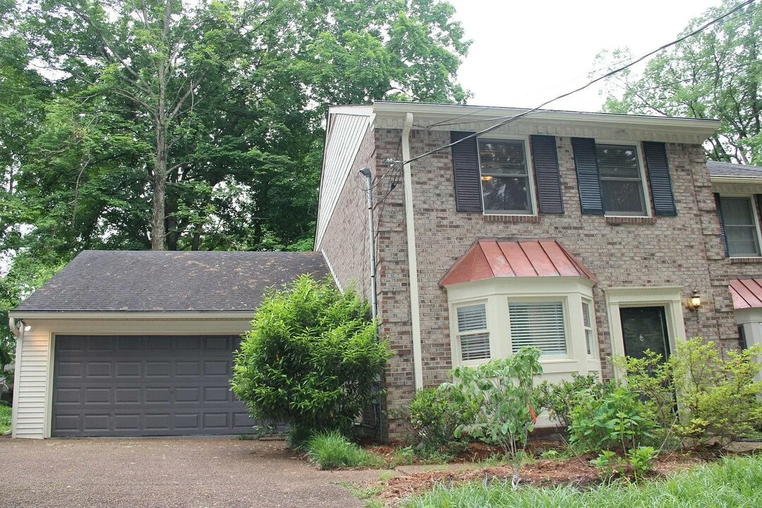 1005 Glendale Ln in Nashville, TN - Building Photo