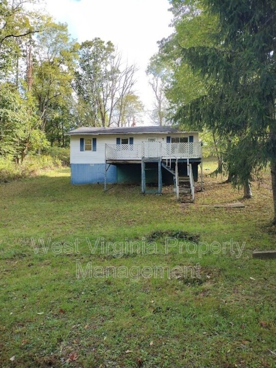 301 Marshall Cir in Shady Spring, WV - Building Photo