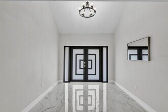 4520 Pine Hollow Dr in Tampa, FL - Building Photo - Building Photo