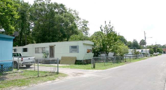 Gateway Trailer Park in Jacksonville, FL - Building Photo - Building Photo