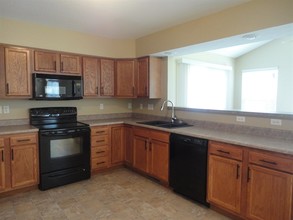 7714 Sycamore Woods Ln in Hamilton, OH - Building Photo - Building Photo