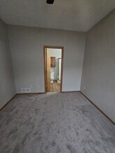 950 67th St, Unit 412 in West Des Moines, IA - Foto de edificio - Building Photo