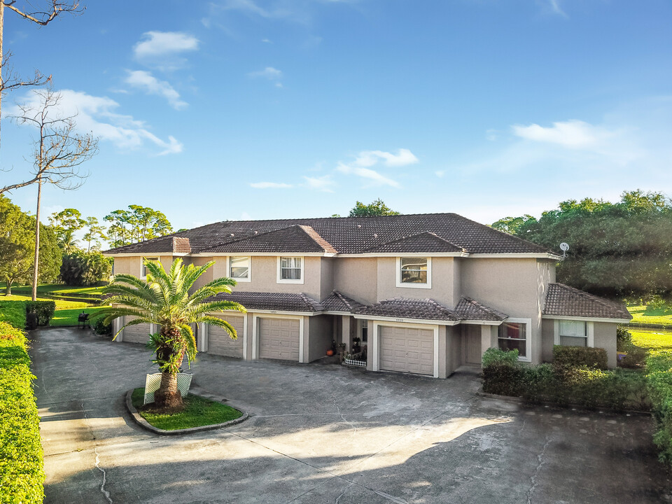 13723 Sunflower Ct in Wellington, FL - Building Photo