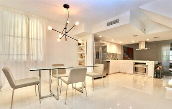 20350 W Country Club Dr in Aventura, FL - Building Photo - Building Photo