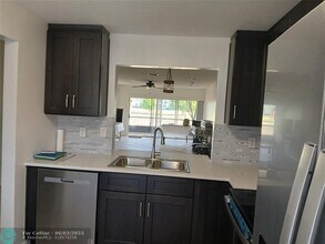 9616 Oakburst Ln in Tamarac, FL - Building Photo - Building Photo