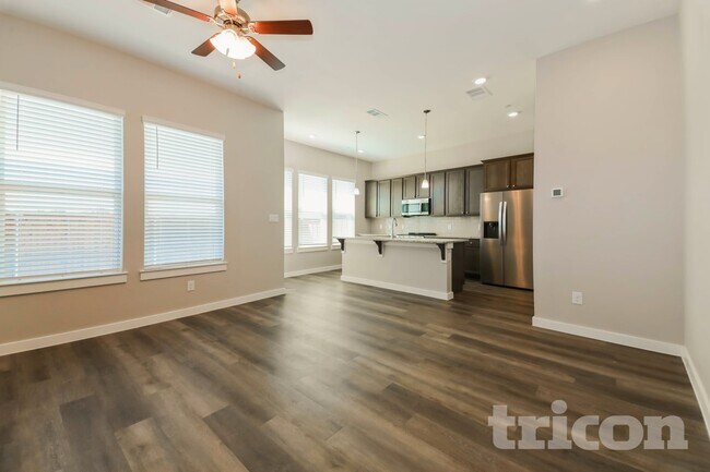 3015 Songbird Ln in Garland, TX - Foto de edificio - Building Photo