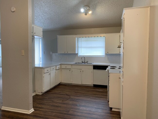 805 Orleans Dr in Corpus Christi, TX - Building Photo - Building Photo