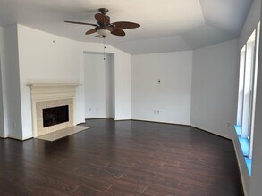 3815 Lake Edinburg Ln in Richmond, TX - Building Photo - Building Photo