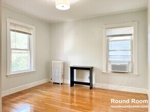 14 Smythe St, Unit 1 in Brookline, MA - Building Photo - Building Photo