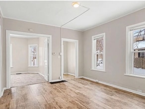 1325 Buffalo Ave NE, Unit 1325 Buffalo- Main Floor in Grand Rapids, MI - Foto de edificio - Building Photo