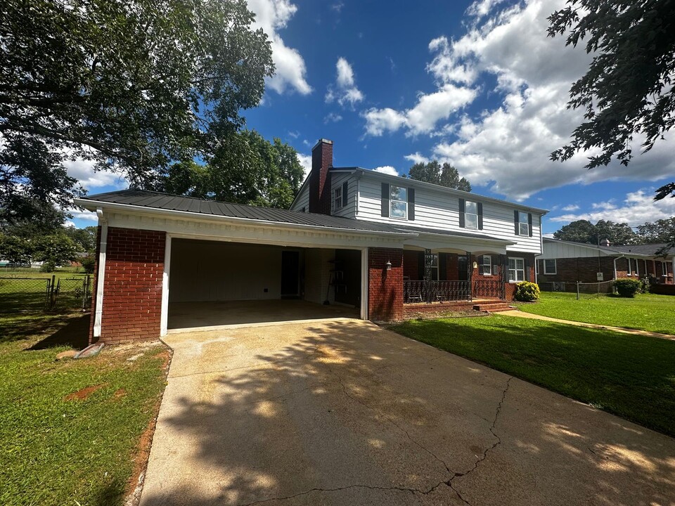 119 Florence Blvd in Oxford, AL - Foto de edificio