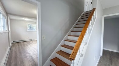 380 Holcomb St in Hartford, CT - Building Photo - Building Photo