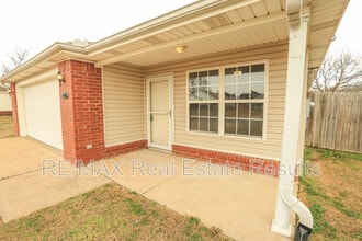 1207 Tunbridge Dr in Bentonville, AR - Foto de edificio - Building Photo