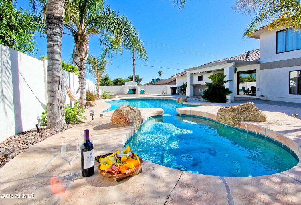 801 N Harris Dr in Mesa, AZ - Building Photo