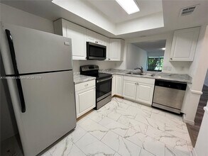 6520 NW 98th Terrace in Tamarac, FL - Building Photo - Building Photo