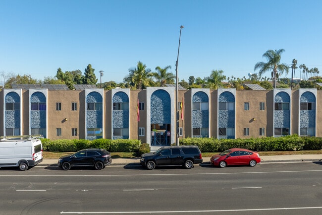Gondolier Apartments in Long Beach, CA - Building Photo - Building Photo