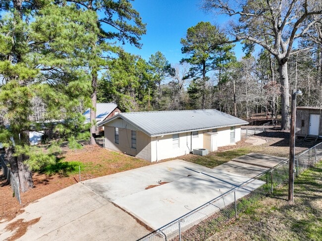 166 County Rd 52 in Jasper, TX - Building Photo - Building Photo