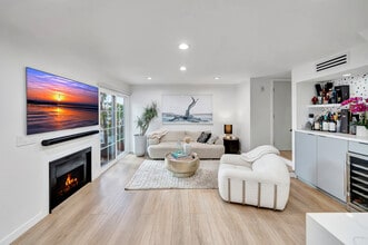 14727 Magnolia Blvd, Unit Unit in Sherman Oaks, CA - Building Photo - Building Photo