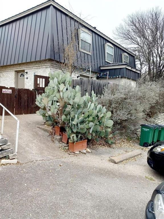 property at 2800 Westhill Dr