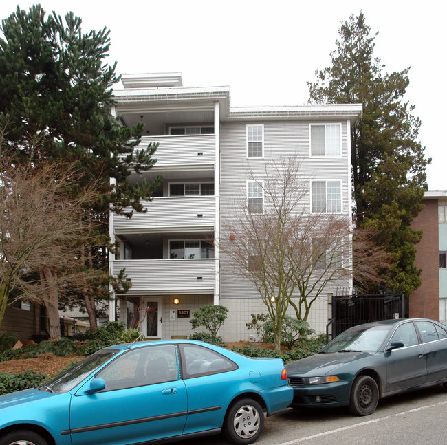 5307 Ravena Pl NE in Seattle, WA - Foto de edificio - Building Photo