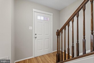 941 Sherwood Ct in Sterling, VA - Building Photo - Building Photo