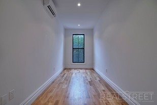 849A Greene Avenue in Brooklyn, NY - Foto de edificio - Floor Plan