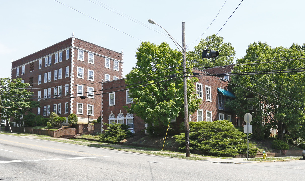 Fort Sanders Manor in Knoxville, TN - Building Photo