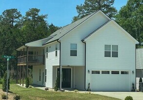 401 Albus Dr in Travelers Rest, SC - Building Photo