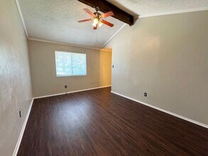 1107 Spearson Ln in Austin, TX - Building Photo - Building Photo