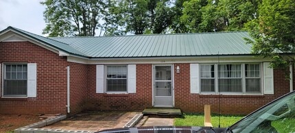 129 Gracey Hts in Sparta, TN - Foto de edificio - Building Photo