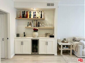 5139 Balboa Blvd in Los Angeles, CA - Foto de edificio - Building Photo