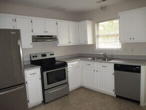 112 Live Oak Ct in Jacksonville, NC - Building Photo - Building Photo