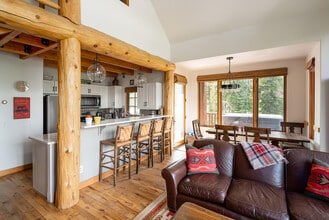 7 Gambler Dr in Big Sky, MT - Foto de edificio - Building Photo