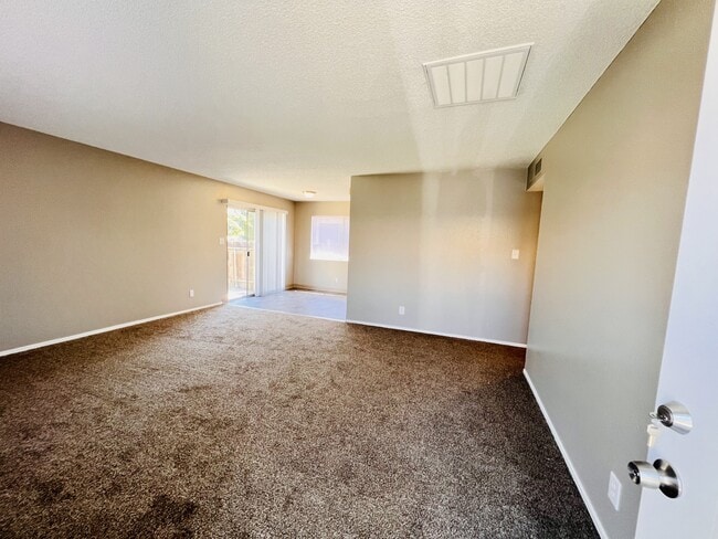 3108 W Walnut Ave in Visalia, CA - Building Photo - Building Photo