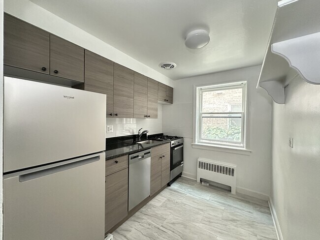 6715 N California Ave in Chicago, IL - Building Photo - Building Photo