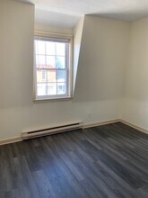 191 Main St, Unit Apt 3 in Saco, ME - Building Photo - Building Photo