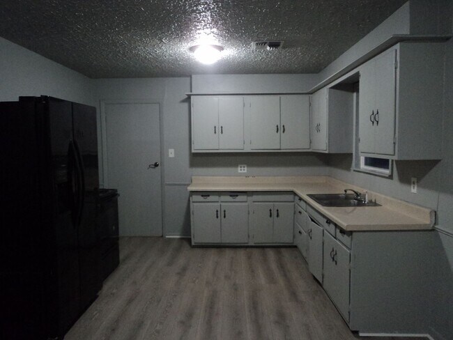 property at 1215 SW E Ave