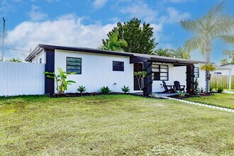 9900 Dominican Dr in Cutler Bay, FL - Building Photo - Building Photo