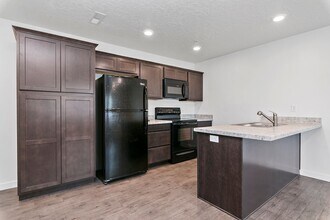 16852 N Idaho Center Blvd in Nampa, ID - Building Photo - Building Photo