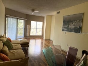 4107 Chatham Oak Ct in Tampa, FL - Building Photo - Building Photo