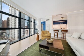 201 N Westshore Dr in Chicago, IL - Building Photo - Building Photo