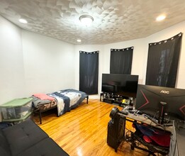 157 E Cottage St, Unit 1 in Boston, MA - Building Photo - Building Photo
