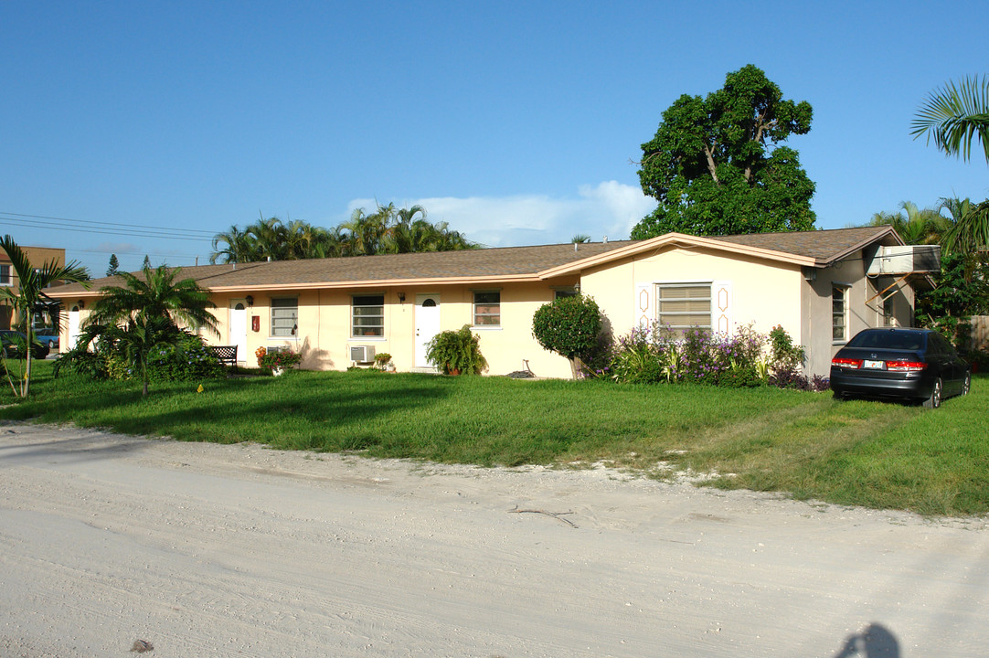 301 SW 20th St in Fort Lauderdale, FL - Building Photo