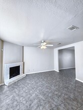 8310 Wild Rose St in Houston, TX - Foto de edificio - Building Photo