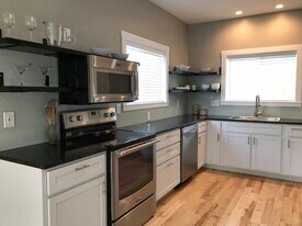 1601 Niles Ave, Unit Apt. A in St. Joseph, MI - Building Photo