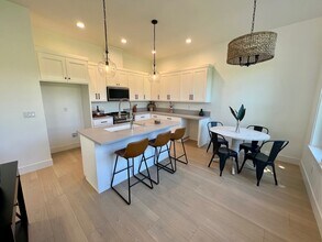 107 Golf Vw Dr in Eagle Point, OR - Building Photo - Building Photo